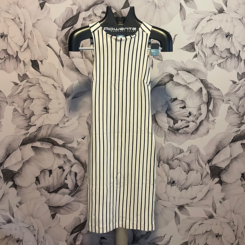 Banana republic dress. Wear from work to night out!